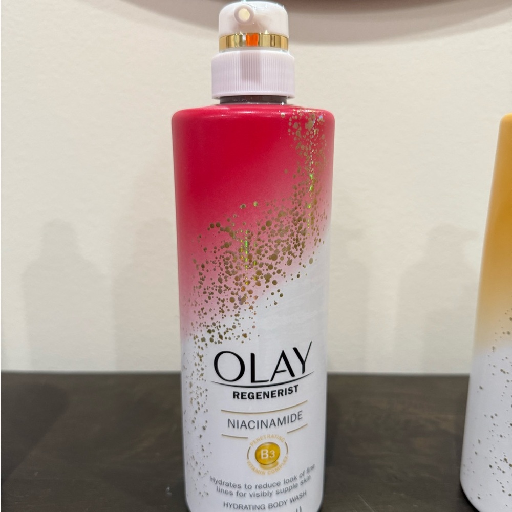 NWT Olay Regenerist Body Wash with Niacinamide